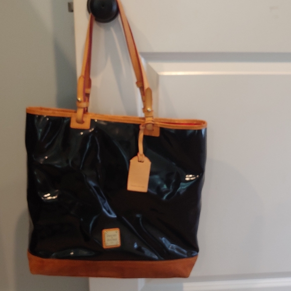 Dooney and Bourke Women's Handbag - Picture 8 of 8